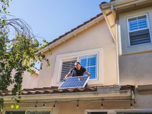 Homes With Solar Panels: How to Reduce Your Carbon Footprint and Save Money